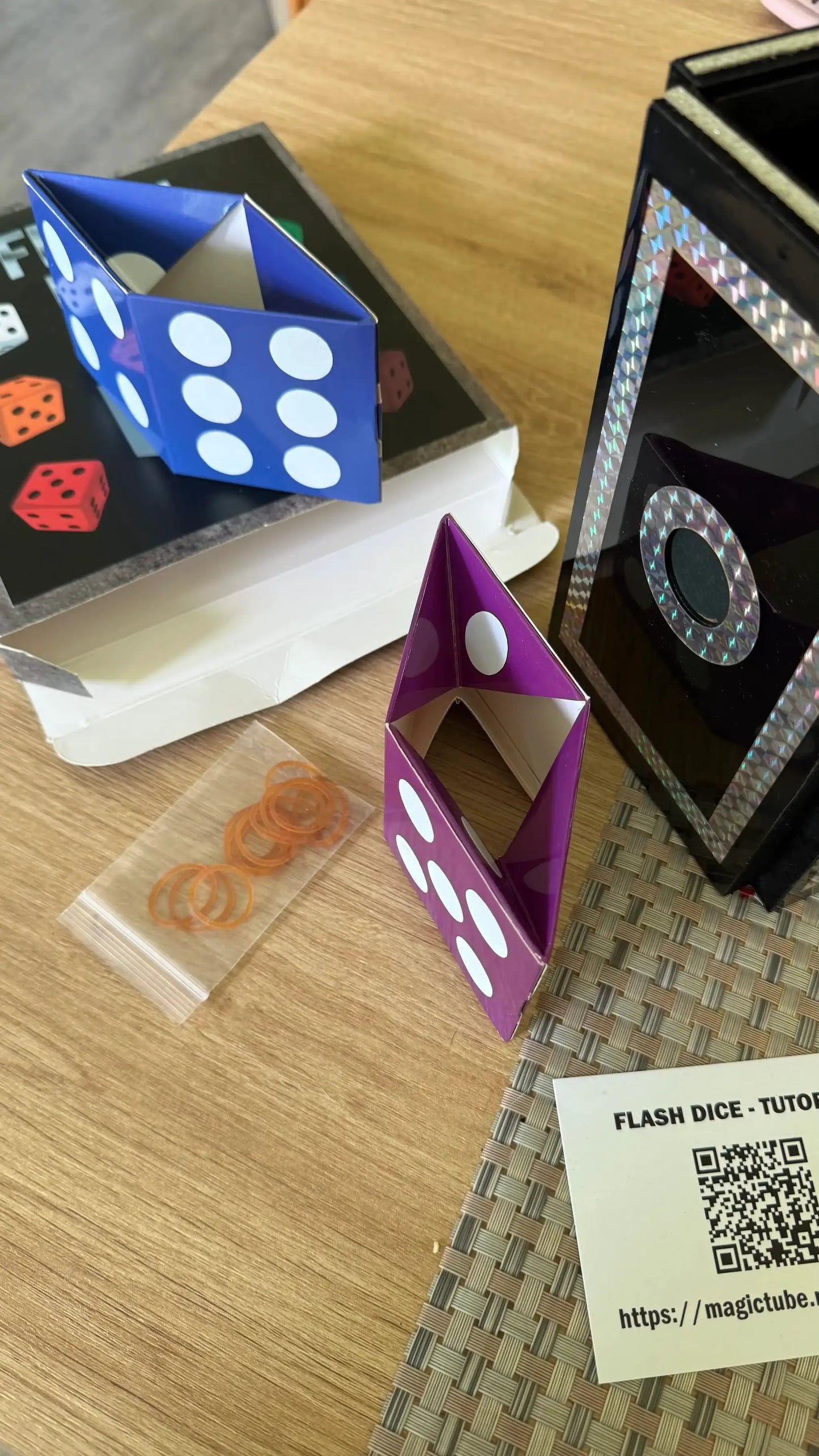 **FLASH DICE von Tora Magic** by Clown Pepe