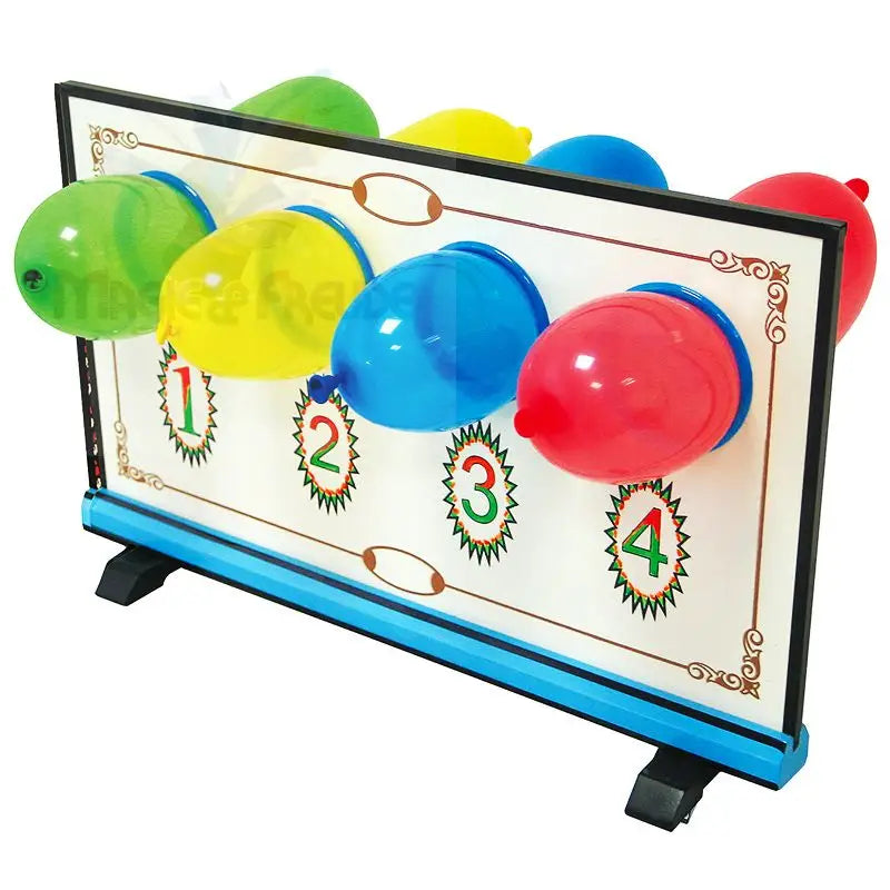 Ein Spielbrett im Karnevalsstil mit bunten Luftballons, die aus nummerierten Löchern herausragen.