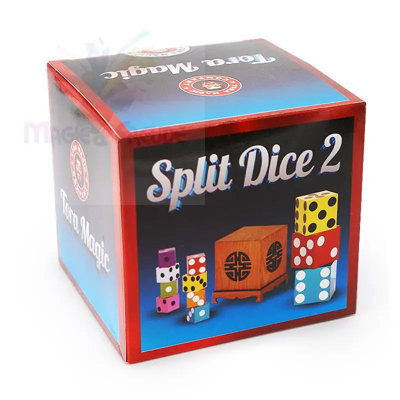 Eine rot-schwarze Schachtel für den Zaubertrick ’Split Dice 2’’, mit Bildern von bunten Würfeln und einer Holzkiste.