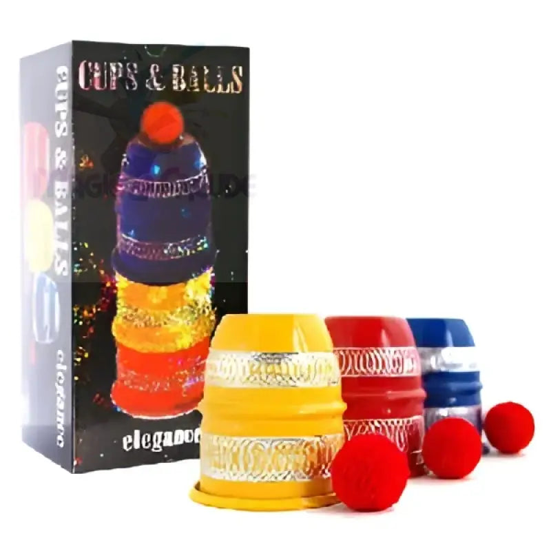 Ein Set aus bunten Zauberbechern und -kugeln, bestehend aus drei ineinander geschachtelten Bechern (gelb, rot, blau) mit dekorativen Silberbändern und drei roten Fuzzy-Bällen.