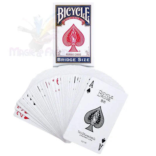 Ein aufgefächertes Deck von Bicycle Bridge Size Spielkarten mit seiner Box.