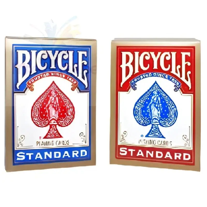 Zwei Decks mit Spielkarten der Marke Bicycle, ein rotes und ein blaues.