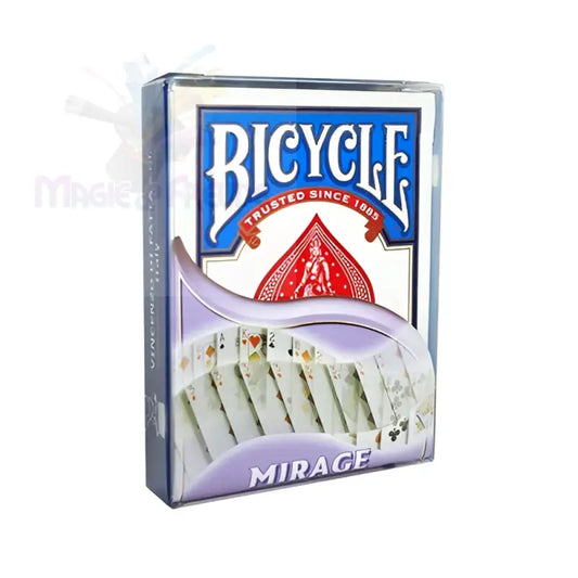 Ein Kartenspiel der Marke Bicycle in einem durchsichtigen Plastiketui mit einem ’Mirage’-Motiv und einem Fenster, in dem die Vorderseiten der Karten angezeigt werden.
