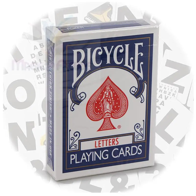 Ein versiegeltes Spiel mit Spielkarten der Marke Bicycle mit dem Thema ’Buchstaben’.