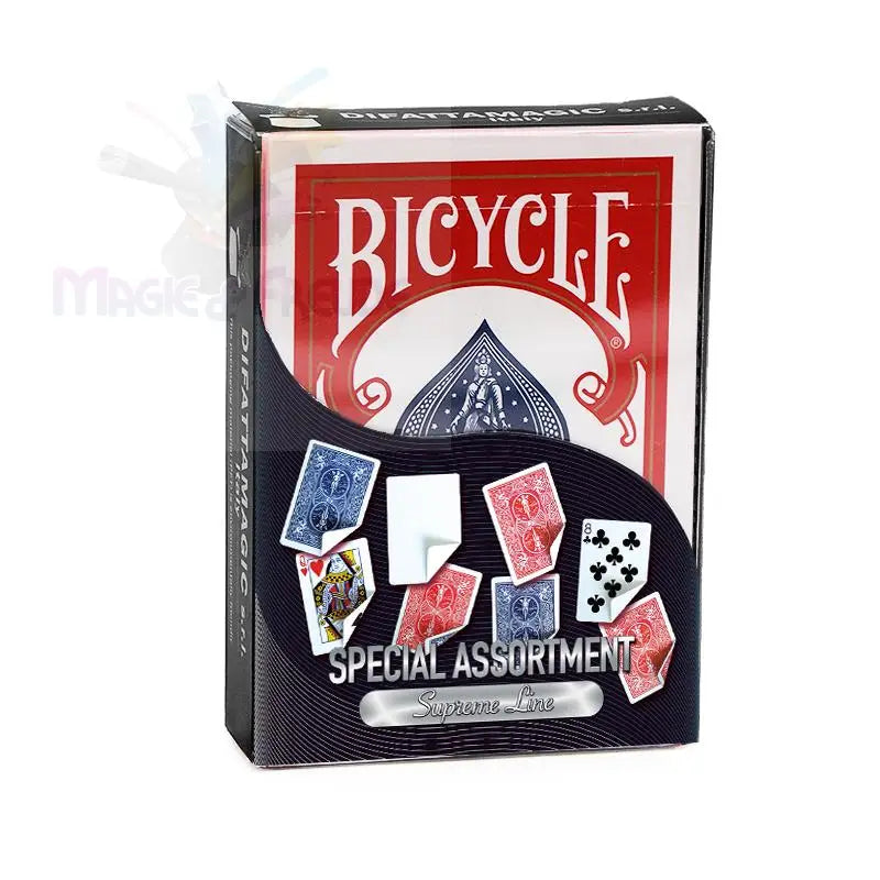 Eine Schachtel mit Spielkarten der Marke Bicycle mit einem speziellen Sortiment an Trickkarten.