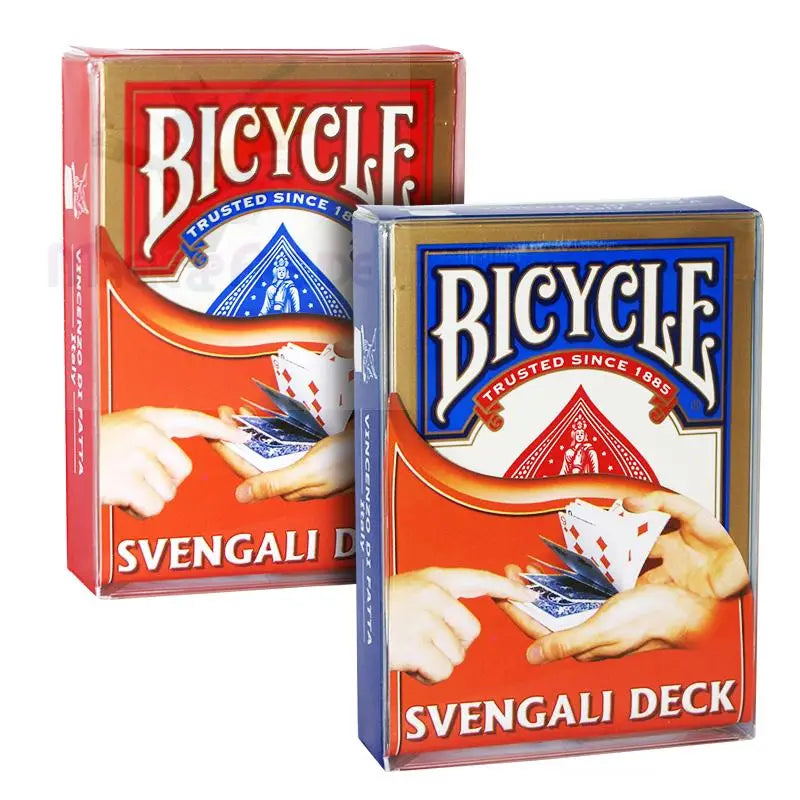 Zwei Bicycle Svengali Magic Decks, eines mit rotem und eines mit blauem Rückseitendesign.