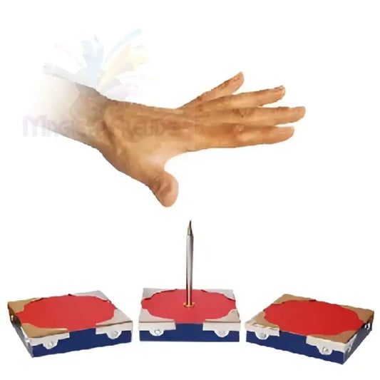 Ein Zaubertrick mit einer Hand, einem Nagel und drei Blöcken.