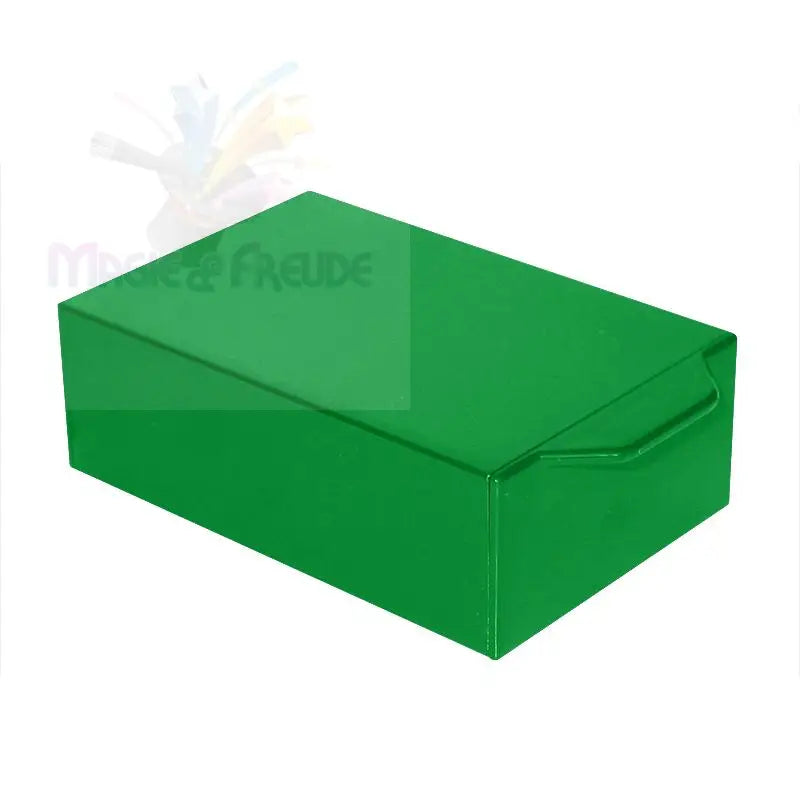 Grüne rechteckige Aufbewahrungsbox mit Griff.