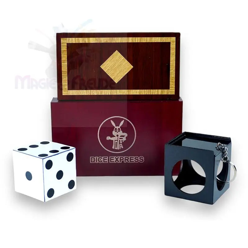 Ein Zaubertrickset mit einem großen weißen Würfel, einer dunkelroten Holzbox mit goldenen Akzenten und einem schwarzen Hohlwürfel mit Schlüsselanhänger.