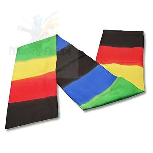 Ein bunter Stoffschal mit horizontalen Streifen in Grün, Gelb, Rot und Schwarz an einem Ende und schwarzen, blauen, grünen und gelben Streifen am anderen Ende.
