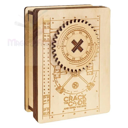 Eine hölzerne Puzzleschachtel, die einem Tresor oder Tresorraum nachempfunden ist, mit einem großen Zahnrad mit Zahlen und einem Kreuz in der Mitte sowie der Aufschrift ’CRACK THE CODE AND OPEN THE BOX’.