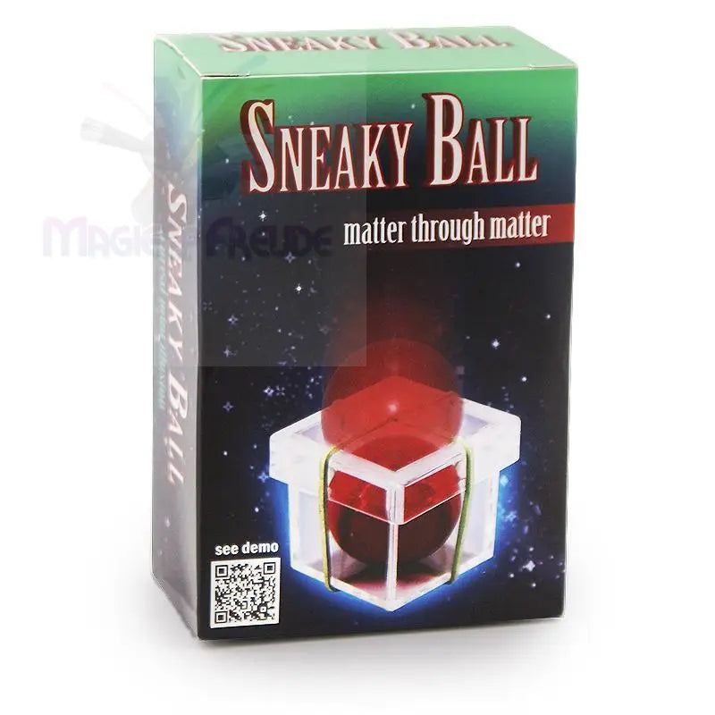 Ein Zauberkasten mit einer roten Kugel, die scheinbar durch einen durchsichtigen Würfel hindurchgeht, mit der Aufschrift ’Sneaky Ball’ und ’Materie durch Materie’.