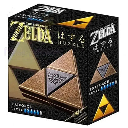 Huzzle Cast Zelda Triforce Puzzle Level 5 in schwarzer Verpackung mit goldener Triforce-Form