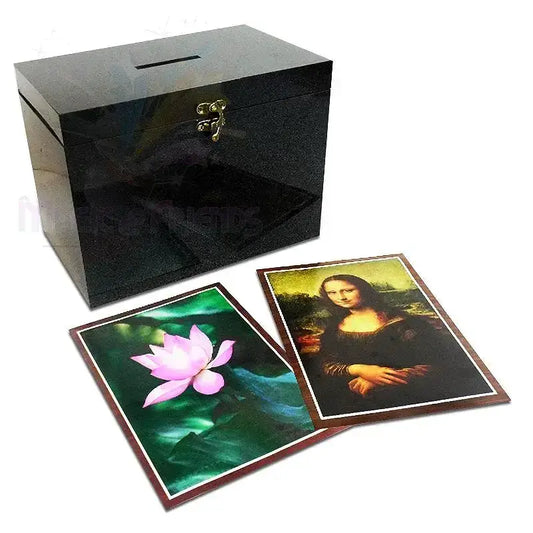 Zaubertrick Requisit: schwarze Box mit Schloss, Spielkarten mit Mona Lisa und Lotusblume