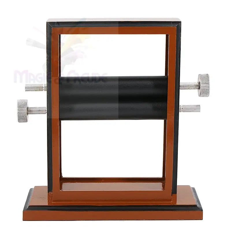 Ein manueller Papierschneider mit einem Sockel und verstellbaren Rollen.