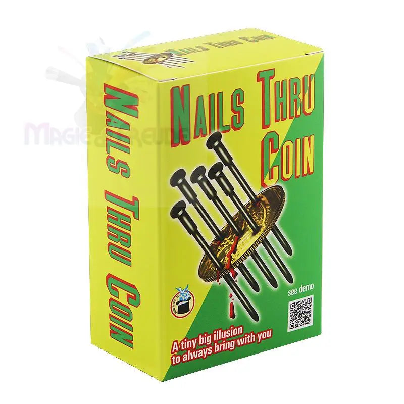 Eine leuchtend gelbe und grüne Zaubertrickbox mit einer Illusion von Nägeln, die eine Münze durchbohren.