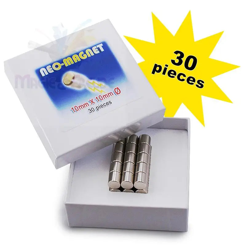 Eine weiße Schachtel mit 30 Neo-Magneten, jeweils 10 mm x 10 mm.