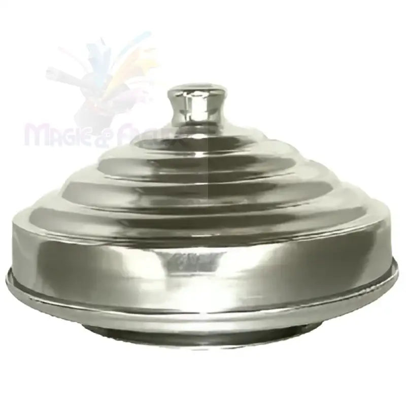 Glänzender, mehrstufiger Edelstahldeckel mit zentralem Knauf.
