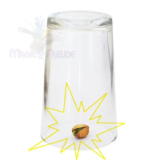 Ein umgedrehtes klares Glas mit einer einzelnen Pistazie im Inneren, hervorgehoben durch eine gelbe Starburst-Grafik.
