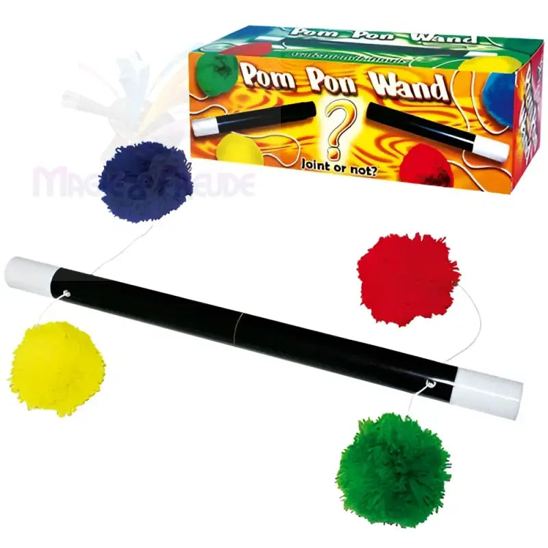 Ein schwarzer Zauberstab mit weißen Spitzen, der durch Schnüre mit vier bunten Bommeln (blau, gelb, rot und grün) verbunden ist, zusammen mit seiner bunten Verkaufsverpackung.