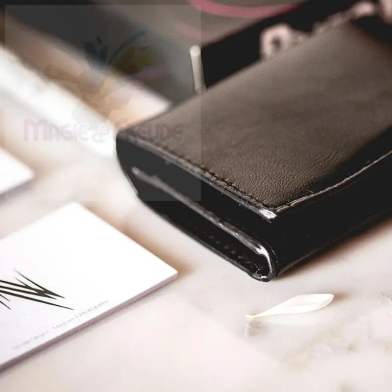 Brieftasche aus schwarzem Leder.