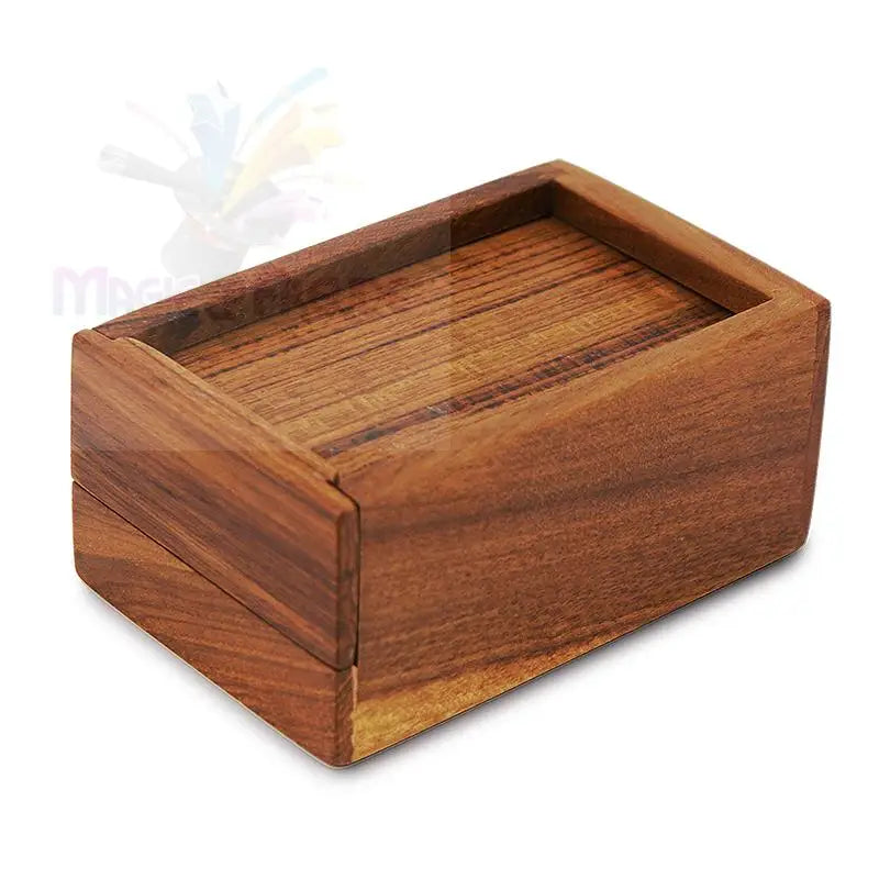 Eine rechteckige Seifenschale aus Holz mit einem geschlitzten Boden.