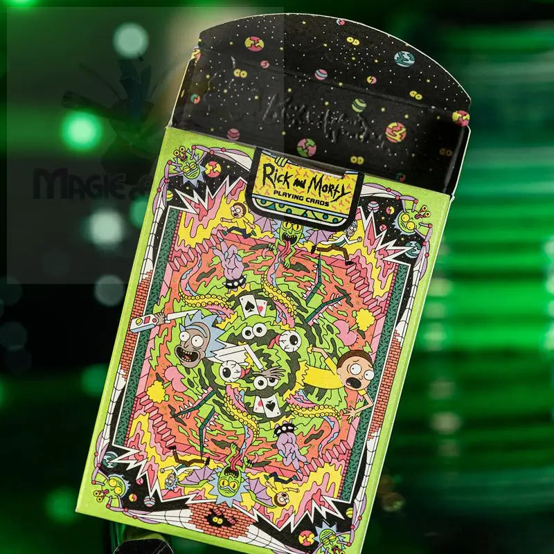 Rick and Morty Spielkartenset mit lebendiger psychedelischer Kunst.