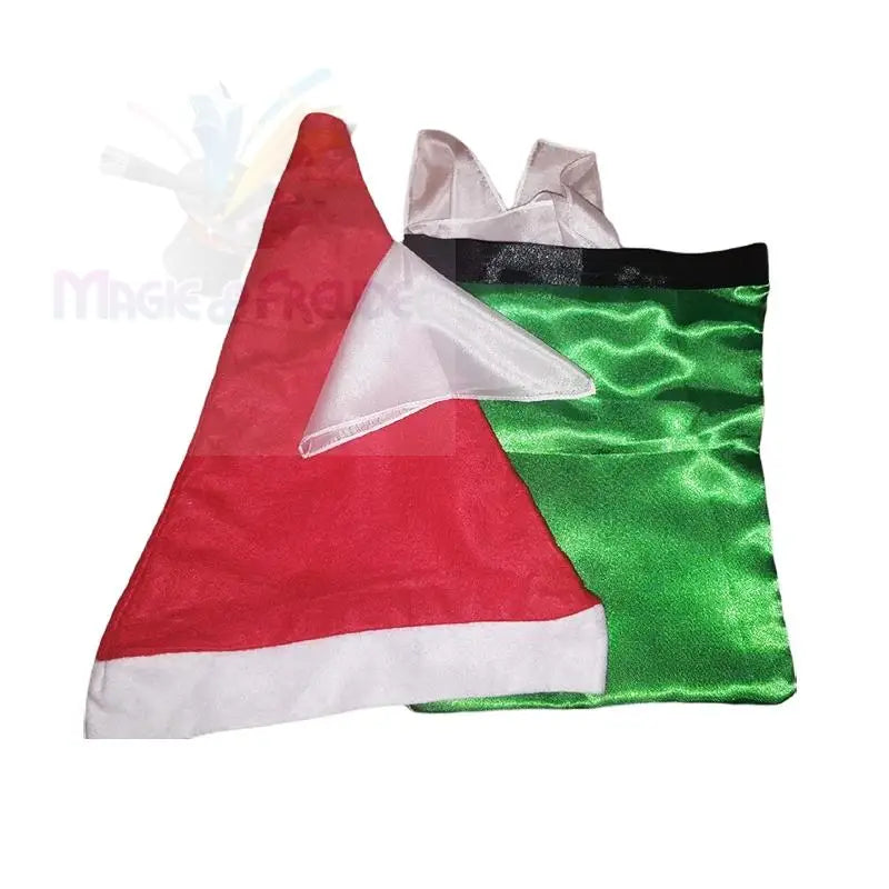 Rote und grüne Kleidungsstücke mit festlichen Motiven.