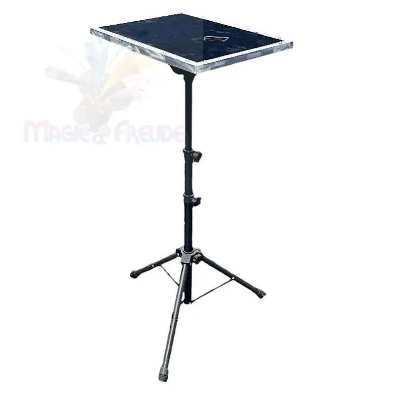 Ein verstellbarer schwarzer Laptop- oder Projektorständer mit Stativfuß.