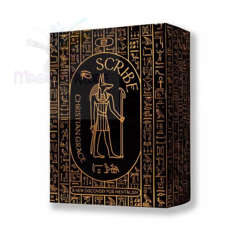 Ein dickes, schwarzes Buch mit goldenen ägyptischen Hieroglyphen und einer Illustration von Anubis.