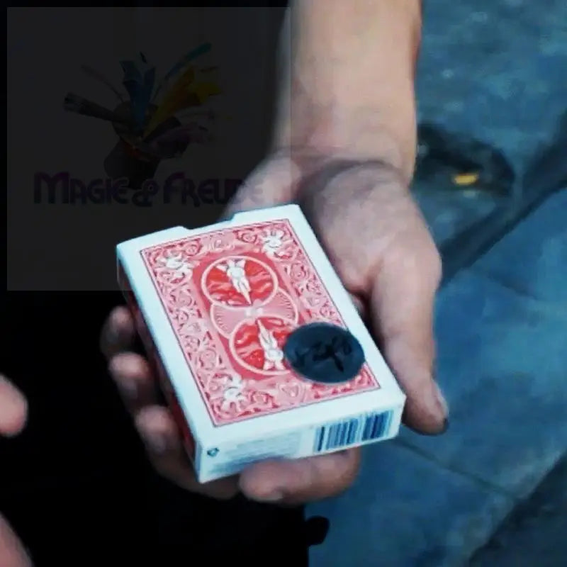 Bicycle-Spielkarten mit rotem Rücken und schwarzer Münze.