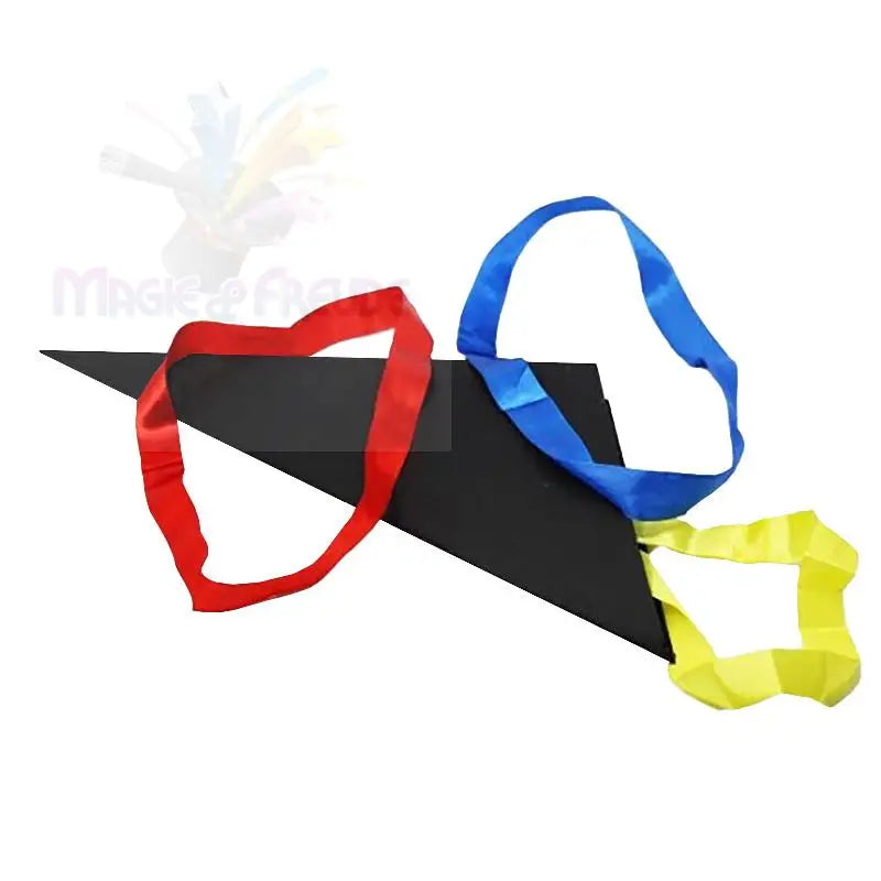 Drei bunte Widerstandsbänder (rot, blau, gelb), die um ein schwarzes dreieckiges Prisma gewickelt sind.