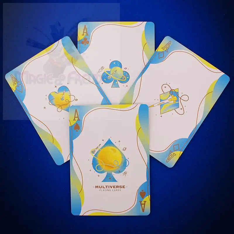 Ein Fächer von fünf Spielkarten mit himmlischen Farben.