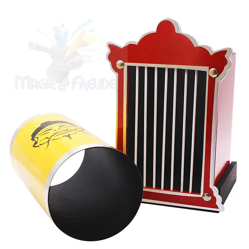 Eine rot-schwarze Lattenzauberstütze mit gelbem Zylinder.