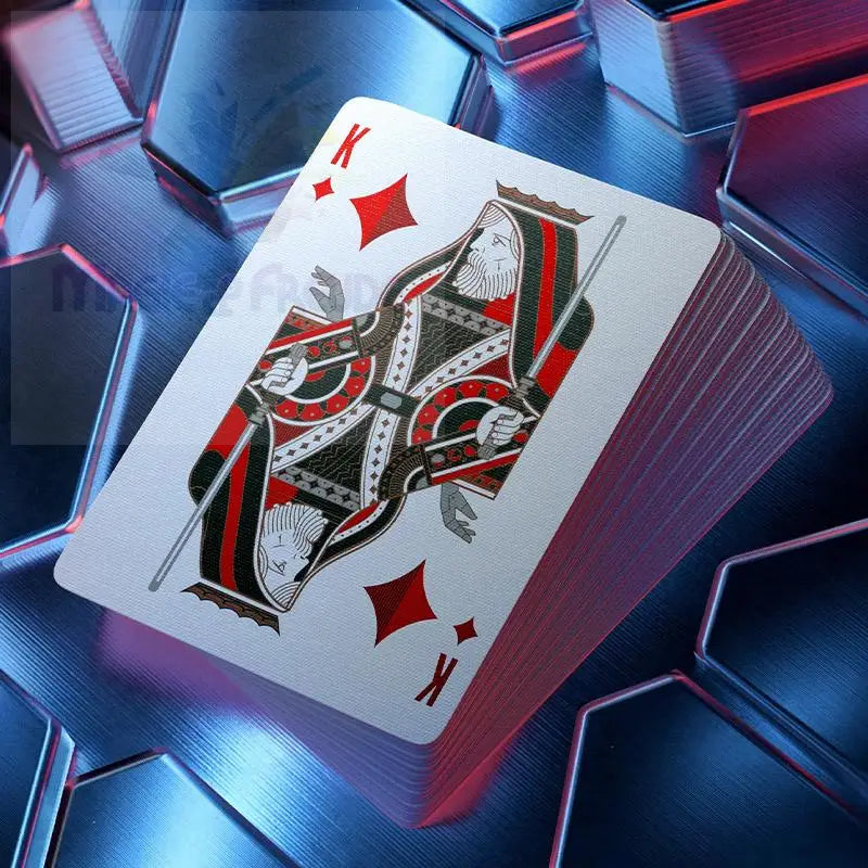 Karo-König Spielkarte auf einem Deck