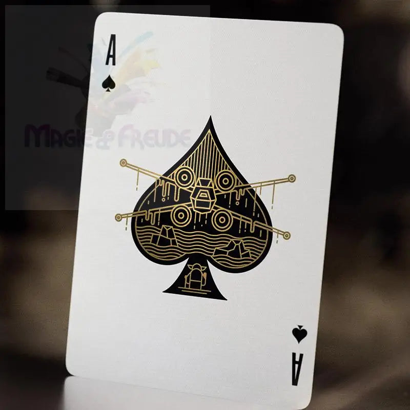 Weiße Pik-As-Spielkarte mit einem goldenen und schwarzen X-Wing-Jäger-Motiv.