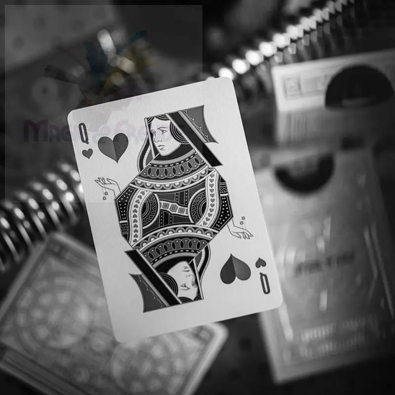 Schwarz-weiße Herzkönigin-Spielkarte