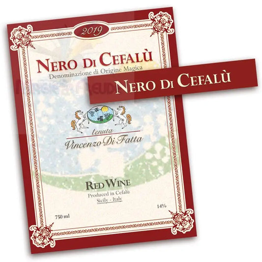 Ein Weinetikett für den Rotwein ’Nero Di Cefalù’ aus Sizilien, Italien.