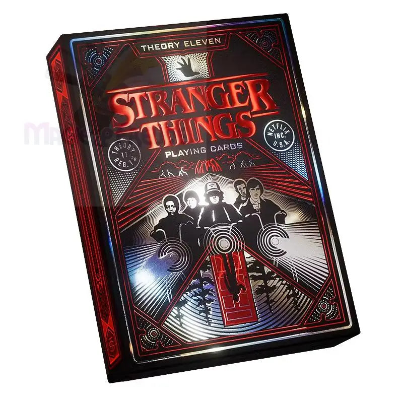 Stranger Things-Spielkarten mit holografischer, düsterer Themenbox.