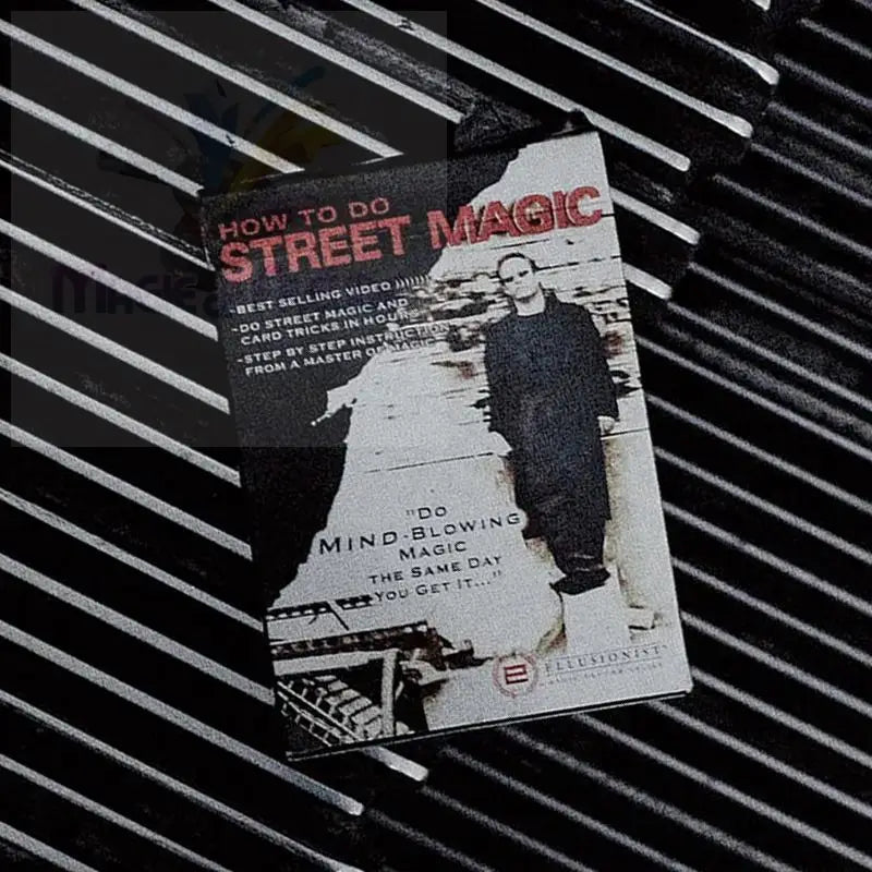 Eine DVD-Hülle für ein Lehrvideo über Straßenmagie.