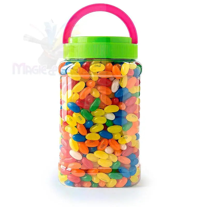 Ein durchsichtiges Plastikgefäß, gefüllt mit bunten Jelly Beans, mit einem leuchtend grünen Deckel und einem rosa Henkel.