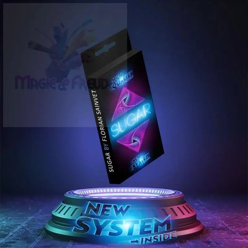 Eine schwarze Schachtel mit einem holografischen rosa und blauen ’SUGAR’-Design.