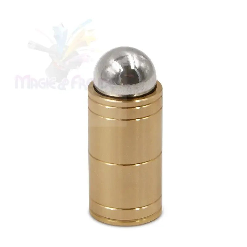 Ein zylindrischer Türstopper aus Messing mit einer silbernen Kugel.
