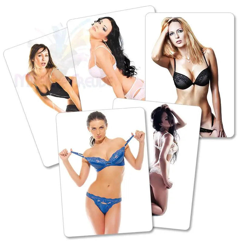 Eine Sammlung von fünf Fotos, die Frauen in Unterwäsche zeigen.
