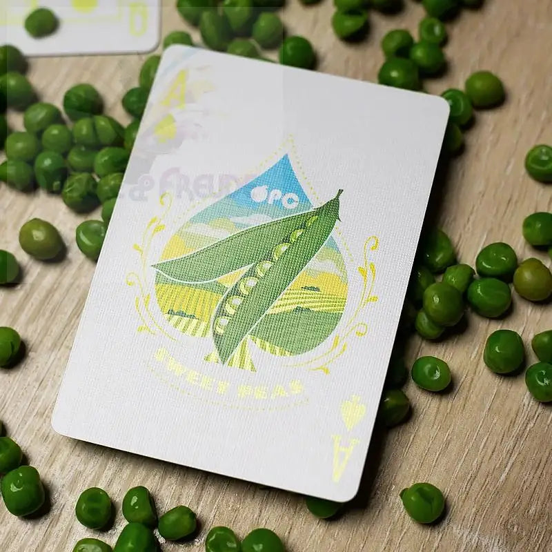 Weiße Spielkarte mit grünem Erbsenschotenmotiv.