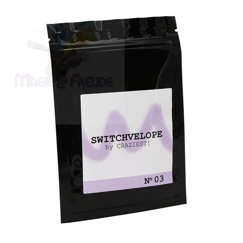 Schwarzer Stehbeutel mit weißem und violettem Etikett.