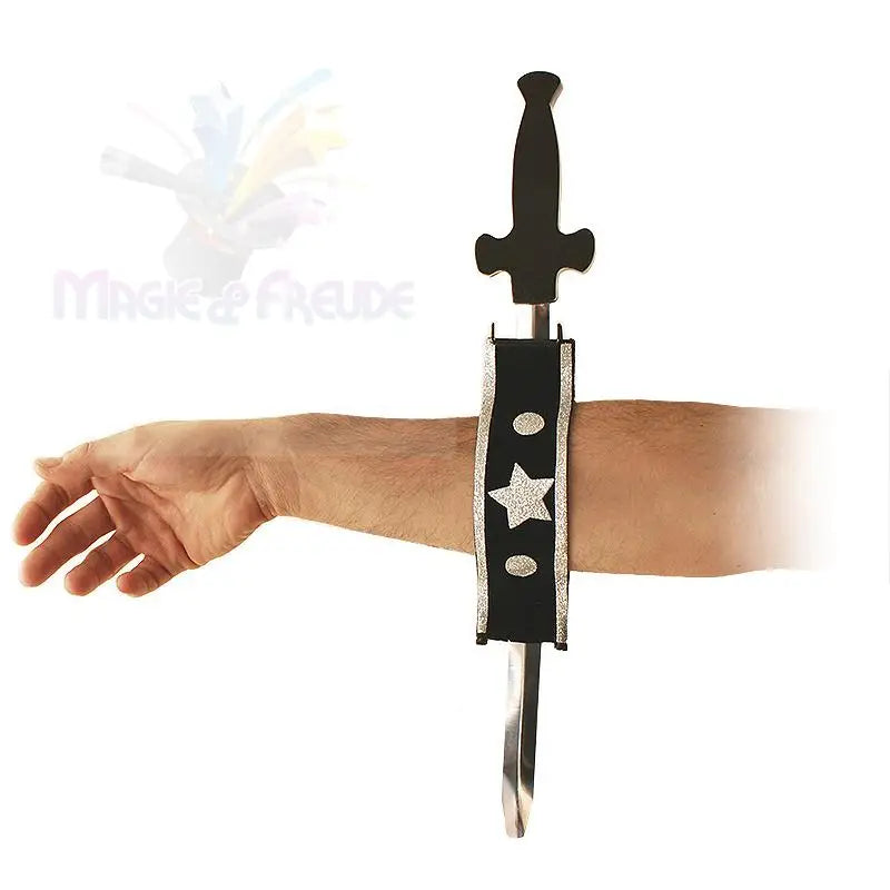 Ein gefälschtes Schwert durch den Arm Kostüm Accessoire.