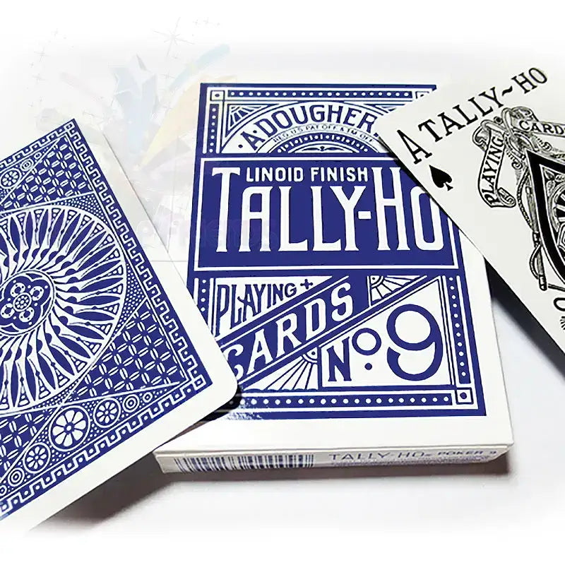 Blaue Tally-Ho Spielkarten mit detailliertem Rückendesign und Pik Ass, Nahaufnahme