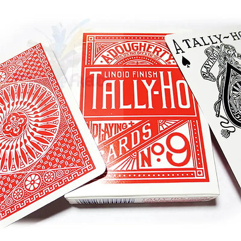Rote Tally-Ho-Spielkarten mit weißem Rand.