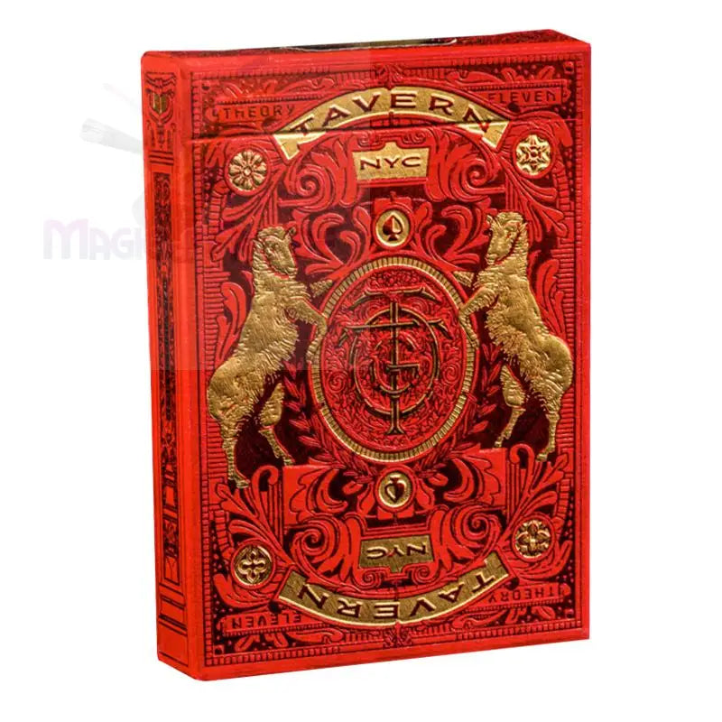 Rotes und goldenes verziertes Spielkartenset.